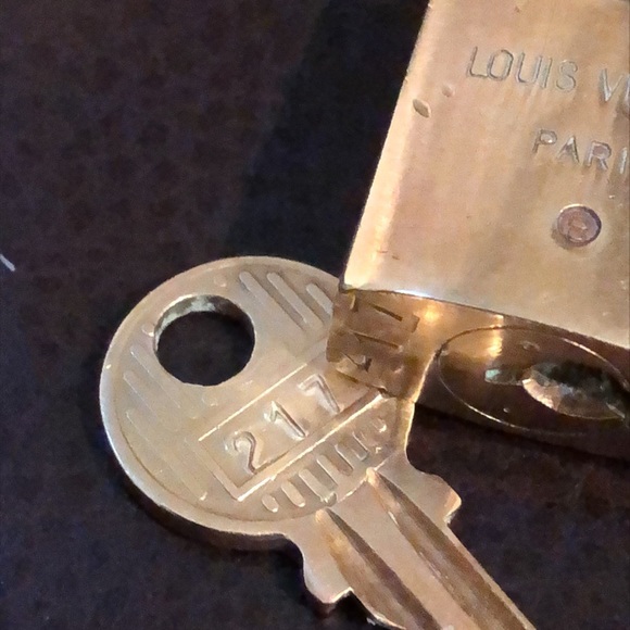 Vintage LV Louis Vuitton Padlock Lock & Key 217 - Picture 5 of 15